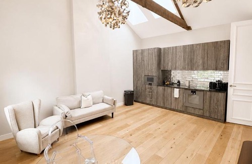 Warwick Apartment | 64 Eccleston Square