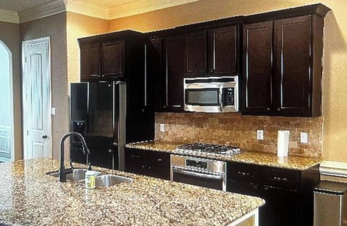 South Central Houston Cottage | 641 4 Bedrooms Luxurious Baths Open Living