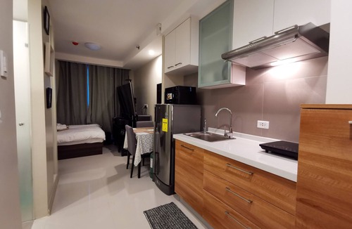 Barangka Ilaya Condo | 65 inch TV, PS4 Pro & Home theater Studio