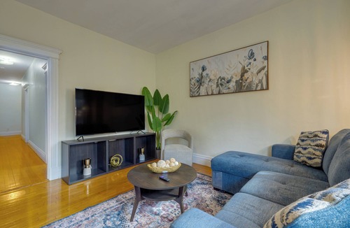 Brookline Apartment | 65inTV:Free Parking:Longwood:King Bed:Full Kitchen
