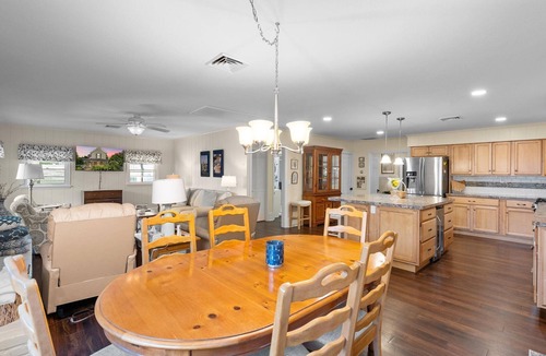 Lakeside Cottage | 660 Walnut Cottage in Lakeside