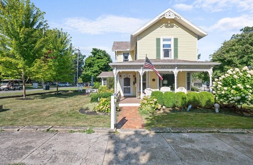 Lakeside Cottage | 660 Walnut Cottage in Lakeside