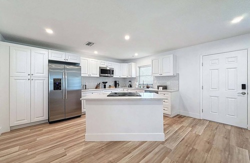 Orient Park Cottage | 6616 Travis Blvd
