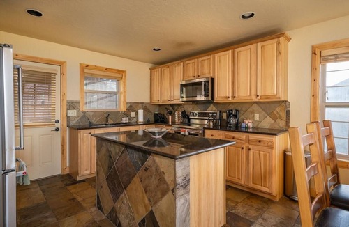 Pole Creek House | 67 Fireweed with private hot tub