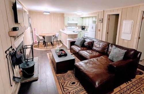 West Dover Villa | 6BD 3BA - Mount Snow VT - Ski-Back Trail - Shuttle