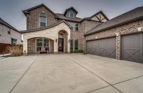 Midlothian House | 6BD/4BA Midlothian Getaway – Pool, Cinema, Games