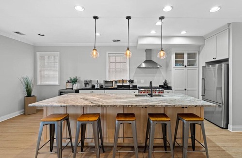 River North Apartment | 6BD/5BTH + Roofdeck - Downtown Chicago!