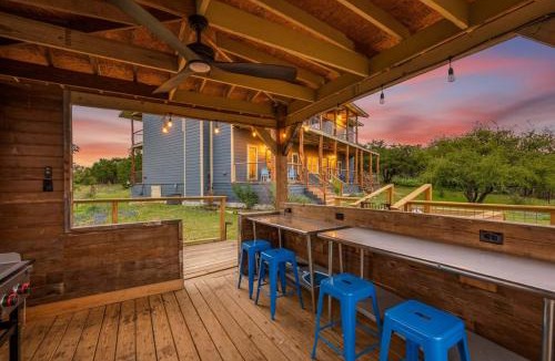 Buchanan Dam House | 6bed 4bath 3 acres with 18i0 degree views pool firepit