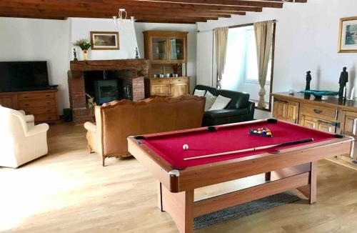 Feugeres House | 6Bed-Sleeps12-GroupRetreat-YogaStudio-PetFriendly