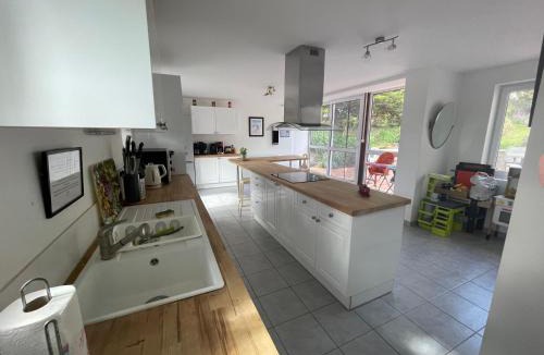 Feugeres House | 6Bed-Sleeps12-GroupRetreat-YogaStudio-PetFriendly