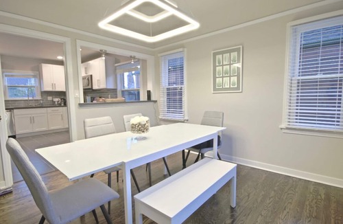 Wallingford House | 6BR/3BA Wallingford gem, minutes to downtown!