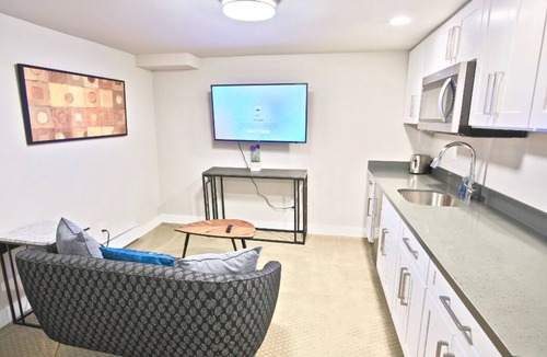 Wallingford House | 6BR/3BA Wallingford gem, minutes to downtown!