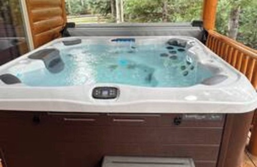 Duck Creek Village House | 6BR Cabin-Hot Tub-Game Room-Near Bryce Canyon & Zion-Sleeps 12 Adults