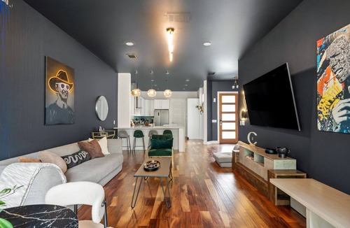 MLK House | 6BR East Austin Complex - Sleeps 20 - Pet Friendly