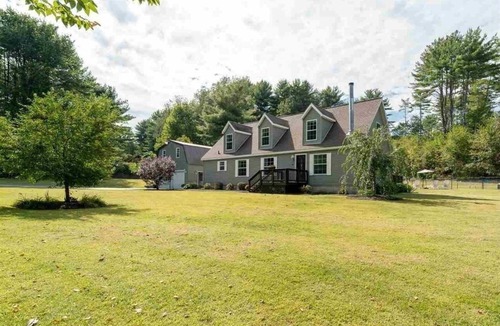 Corinth House | 6BR Family Retreat - Heated Pool & Game Room - Near Lake George & Saratoga