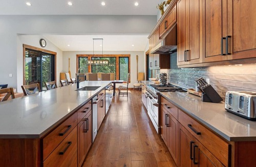 Government Camp House | 6BR Group Getaway | Hot Tub, 3 Kitchens, 3 Living