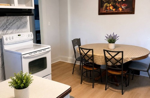 Massillon House | 6BR Group Home Sleeps 15 Large Parking Hall of Fame Area