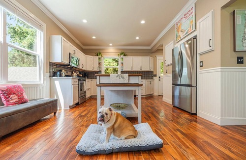 Newberg House | 6BR Historic Gem | Chef's Kitchen | Dogs Welcome