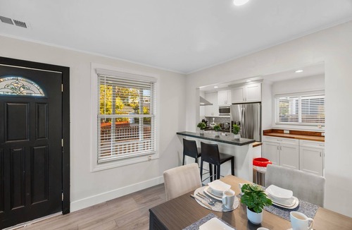 Millbrae House | 6BR Home w/A/C, Fast Wi-Fi, Parking, Fire Pit Walk to BART & Near SFO