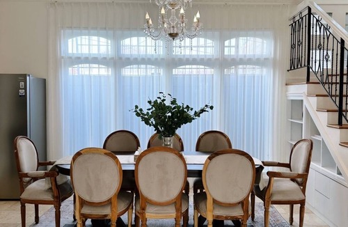 Pemecutan Kelod Villa | 6BR, Large Group, GREAT VALUE, Free Daily Housekeeping, Strategic Location!