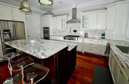 Fairfax House | 6BR Modern Home w/HEATED Pool & Screened in Porch