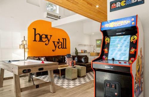 Vance Jackson House | 6BR Pool & Game Arcade Family Dog Friendly