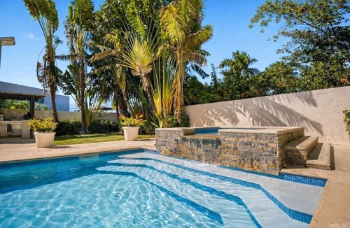 Sosua House | 6BR Villa-Apt 2-Min Walk to Beach