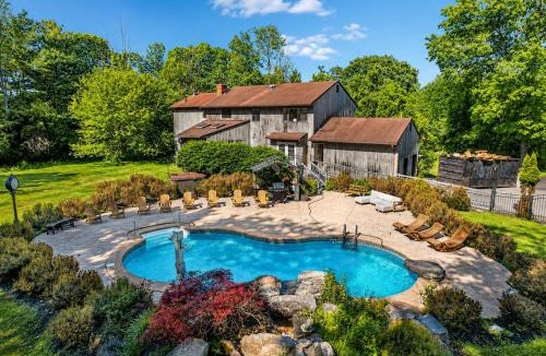 Monroe Villa | 6BR withHeated Pool, Fire Pit & Gazebo, Sleeps 22