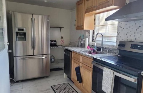 Hillandale Apartment | < 6mi to DC, 3.5 mi downtown Silver Spring, near bus stop, <1 mi to 495 Beltway