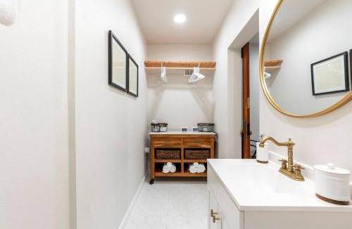 Central Tacoma House | 6th Ave district studio Quiet Prkng