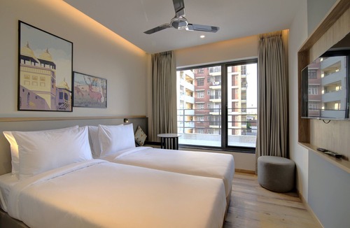 Tonk Road Hotel | 7 Apple Hotel Pratap Nagar - Jaipur