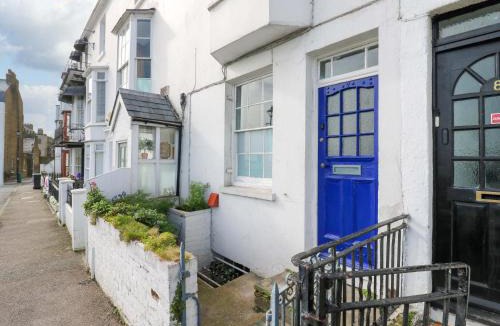 Dover House | 7 Athol Terrace