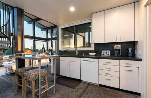 Sonoma House | 7 BD - 2 homes - Pool, Spa, Minutes to Plaza