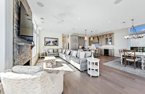 North Beach Haven House | 7 bedroom accommodation in Peahala Park