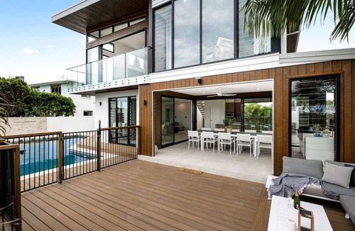 Mooloolaba House | 7 bedroom home on canal with private jetty for casual fishing and separate living areas for the exte