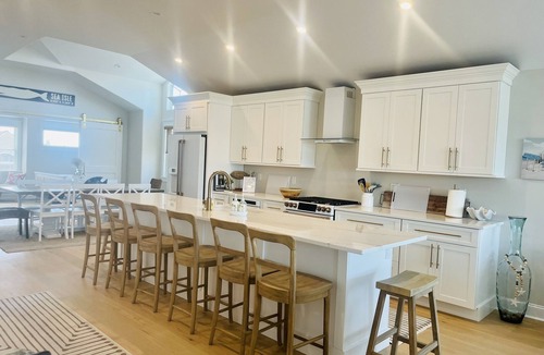 Sea Isle City House | 7 Bedroom - On the Bay in Sea Isle- walk to Acme, Beach, Park, and Shops