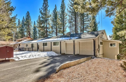 Black Bart Cabin | 7 Bedroom Tahoe Cabin, Pool Table, game room, minutes from Heavenly and Casinos