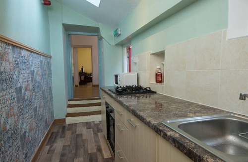 West End Hostel | 7 Bedroom Townhouse