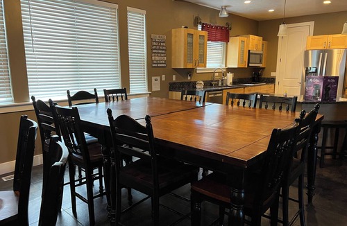Cherimoya Hill House | 7 Bedrooms Lake/Mountain views, Hot Tub, Theater room. Great for all seasons