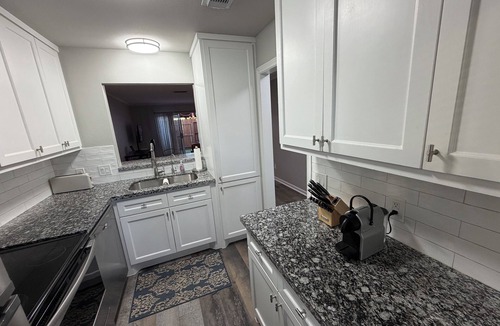 Spring Branch West House | 7 Beds/2 Bedroom/Outdoor Patio-Newly renovated City Centre/Energy Corridor