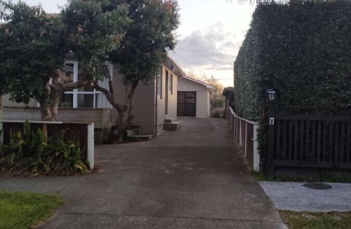 Mount Albert House | 7 Beds including 4 Double Beds, 1 Single Bed, 2 Double Sofa Beds, 8 Renton Road, Mt Albert, Auckland