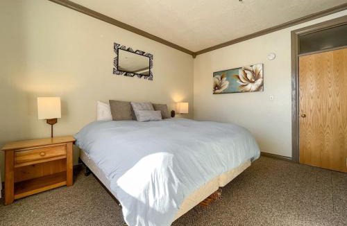 Brian Head Apartment | 7 Guests 2BR 2BA Pool Hot Tub & Game Room at CBL