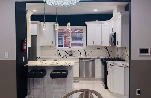Weequahic House | 7 Large Bedrooms | Secure Parking | Newark Airport