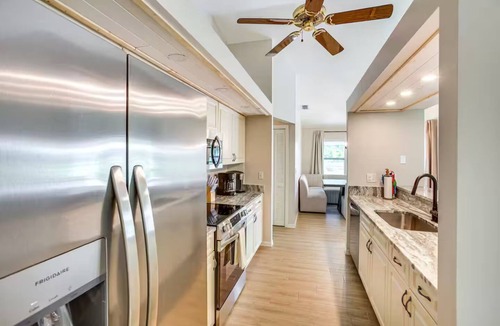 Englewood East House | 7 Mi to Beach: Family-Friendly Englewood Escape!