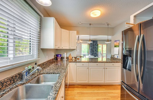 Seneca Condo | 7 Mi to Clemson Stadiums: Lake Keowee Getaway!