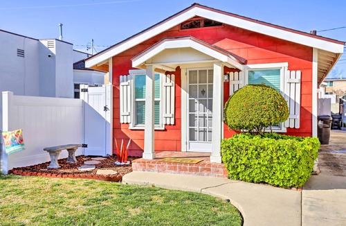 North Long Beach Cottage | 7 Mi to Downtown: Long Beach Bungalow w/Patio!