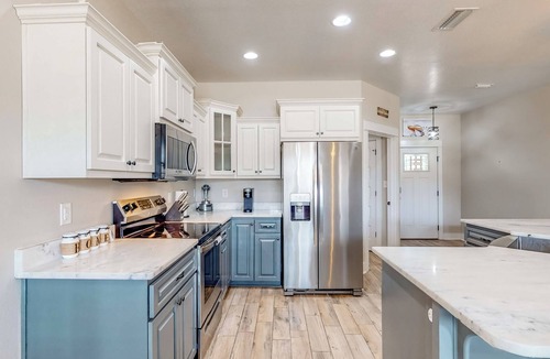 Crestview House | 7 Mi to Emerald Coast Zoo! Poolside Paradise