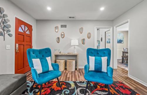 Brunswick House | 7 Mi to St Simons Island! Modern Group Getaway