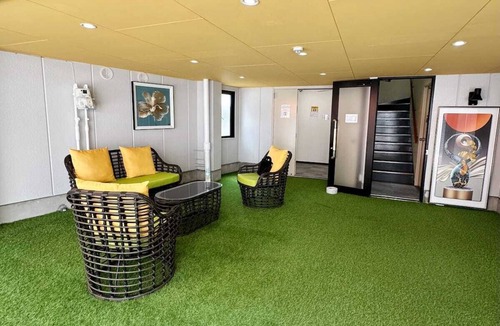 Higashiikebukuro Apartment | 7 min walk from nearest station, near Otsuka station on Yamanote line, 4 lines and 4 stations available. ‼️ Walking distance from Ikebukuro, super convenient transportation. ‼️ 55.67 ㎡ on 2nd floor, for large groups, ideal for family/group travel.