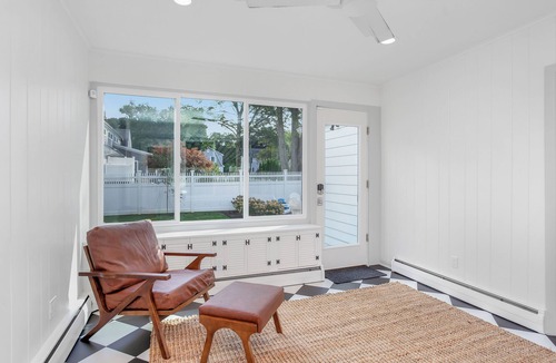 Madison House | 7 Min Walk from Water: Cheerful 4 Bedroom Home